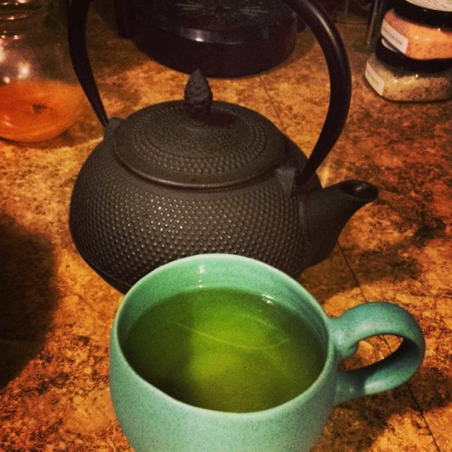 chupathingy818:Awesome new #japaneseteapot and #gingerlemongrass tea!!! (((&gt;*.*&lt;)))