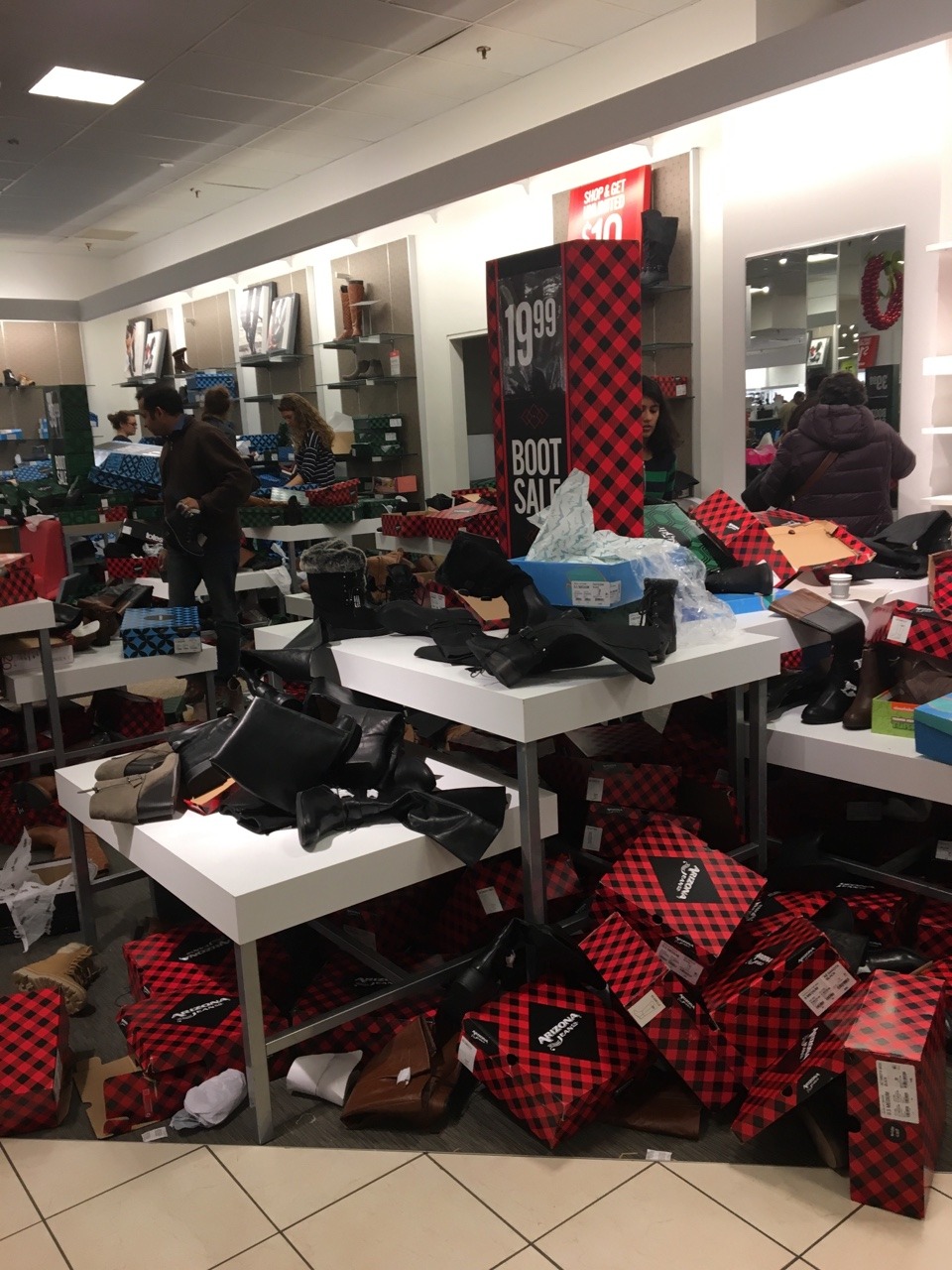 kitsandcollars:  Rip JCPenney workers