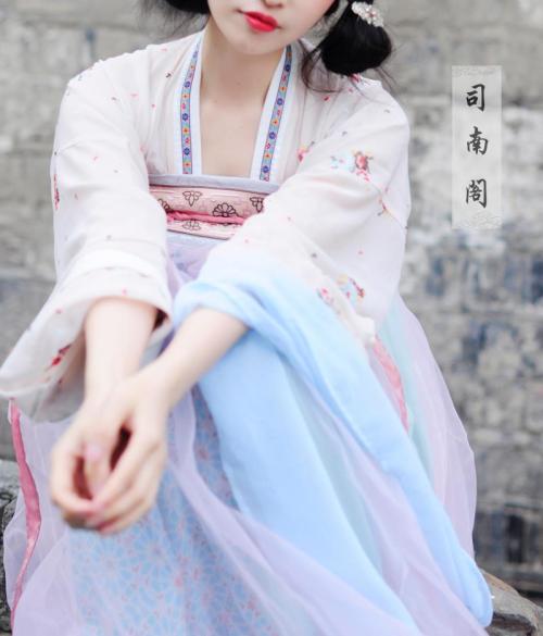 hanfugallery:Traditional Chinese hanfu by 司南阁  