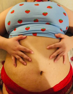 trixxidiamond:As Sweet As Strawberries 🍓#curvy #chubbygirl 