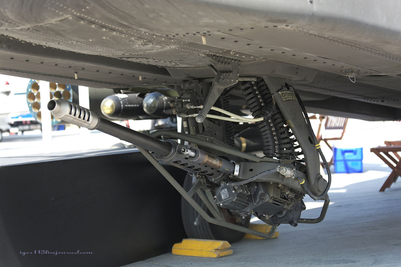 rocketumbl:  AH-64D 