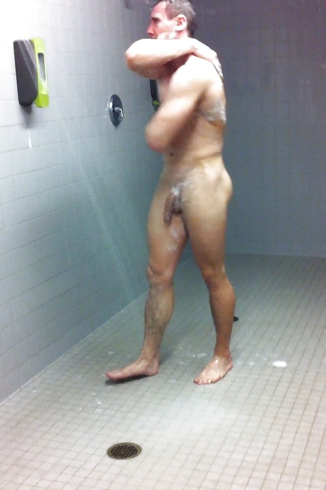 realguysinthelockerroom:  Real Guys in the Locker Room