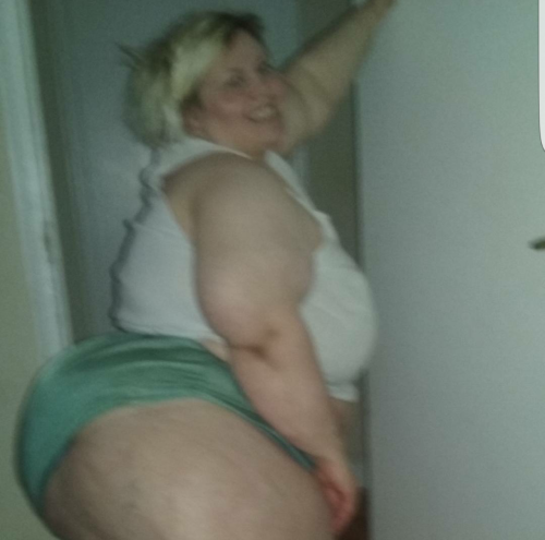 datdude4ssbbw:  rhyno7769:  Damn….she fine as hell… Somebody lucky…   True. Hit!