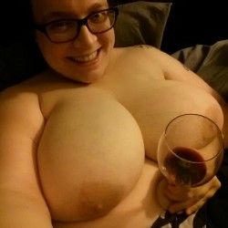 thewelldocumentedslut:  Bed, wine, nakedness