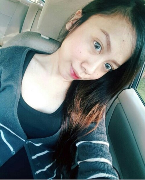 kuzaimiz: gadismelayupilihan01: dpt ratah buah dada dia sdp.ni geram.tngok Jom sayang