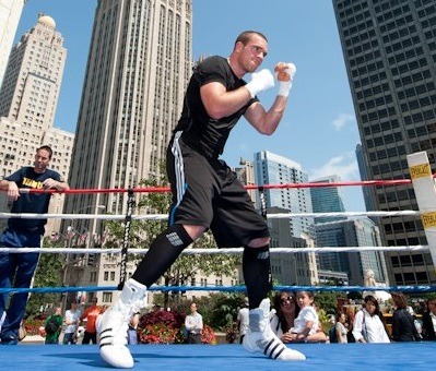 bluesocksmell:  Mike Lee Boxer behind the scenes 