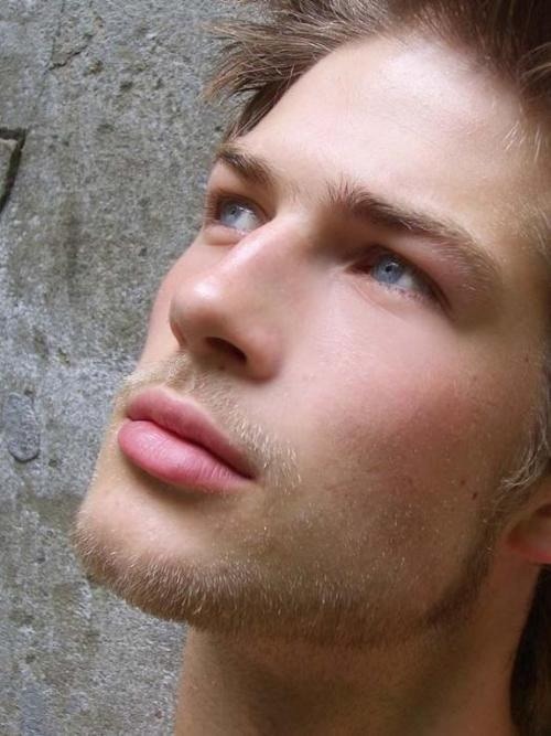 bigkimsprettyboyblog:Pretty boy