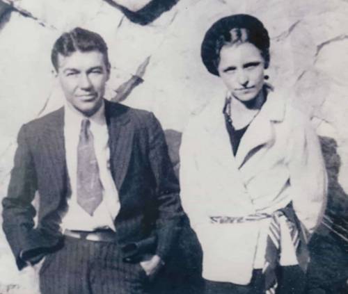 Clyde Barrow & Bonnie Parkerhttps://painted-face.com