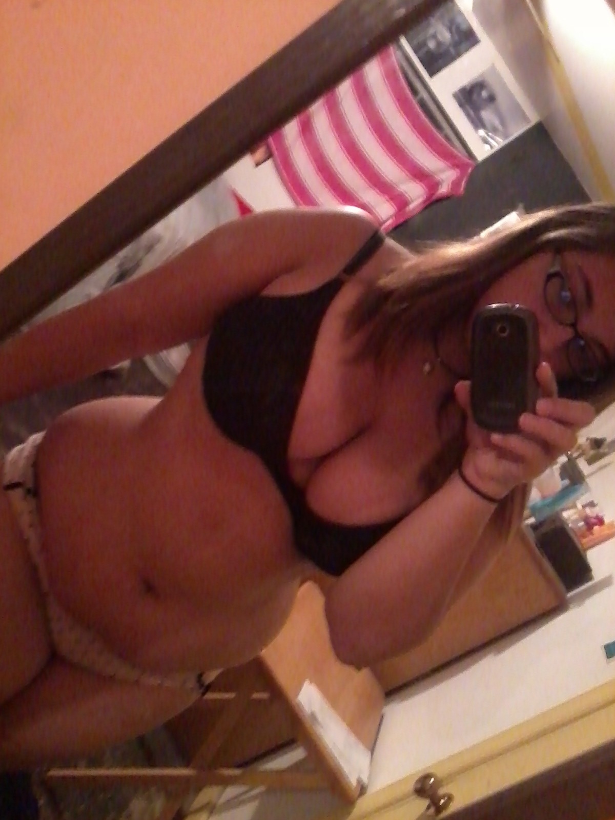 lustforbellies:  Find more of Imogeneize in her Youtube and Tumblr page. 