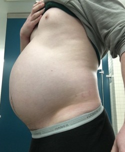 flyflyfatty:  On my side are three little stretch marks growing in 😍🐷
