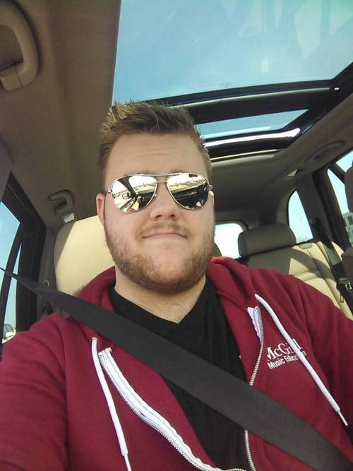 beardedsaint:  impromptucantabile:  This weather is freaking fantastic. Hope everyone has a great weekend!  Another Canadian hottie. I seriously just need to move to Canada already. 