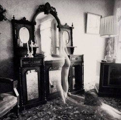 afroui:Francesca Woodman