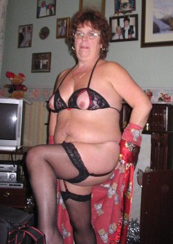 bigtazz24:  hotmaturecunts:  Photo http://naturalwildgirls.com/hotmatures/photo-921/  Sexy granny