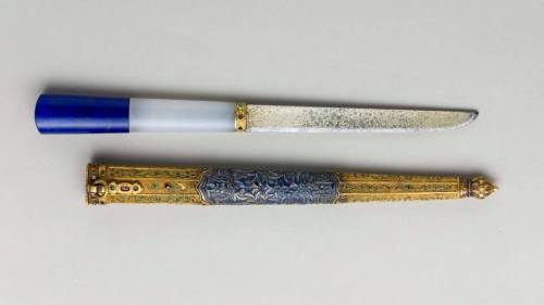 historyarchaeologyartefacts:Qing dynasty Chinese lapis lazuli and jade-hilted knife with sheath, bea