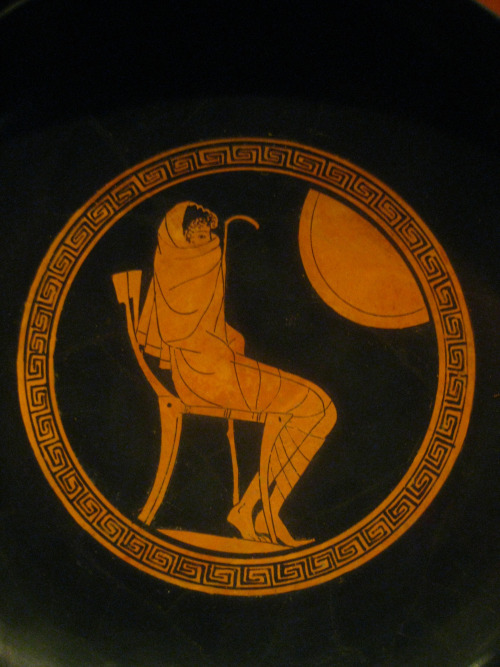 periklesostrakon: Representations of grieving Achilles; the artists took the liberty to interpret th