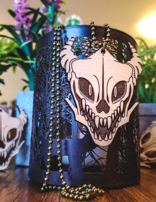 nighttimepixels:nighttimepixels:Limited availability Gaster Blaster Skull Necklace &amp; Clear Charm