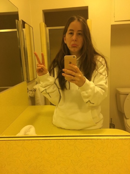 haimtheblog:@babyhaim: This is what I look like at 6:50 am ☠️