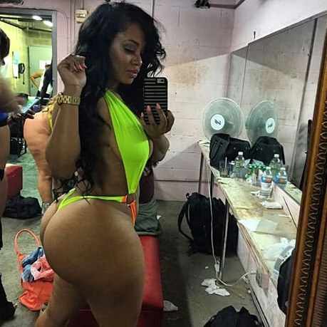 bigbuttsthickhipsnthighs:  Sexy strippers