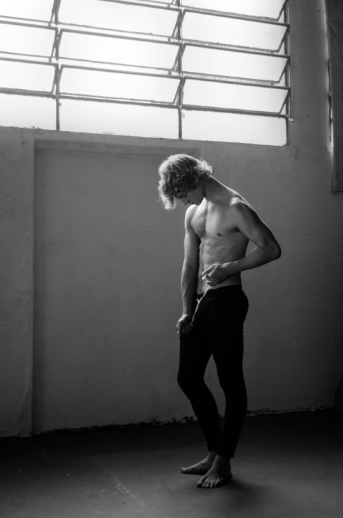 topoftheshaft: Leonard by photographer Lucas Fonseca
