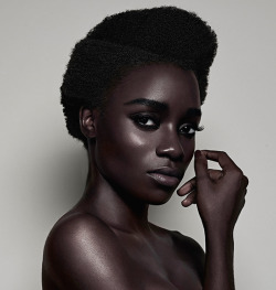 westafricanbaby:  continentcreative:  Whitney Madueke ( @leazzway ) for Modie Haircare   WOOOOOOOWWW😍😍😍😍 