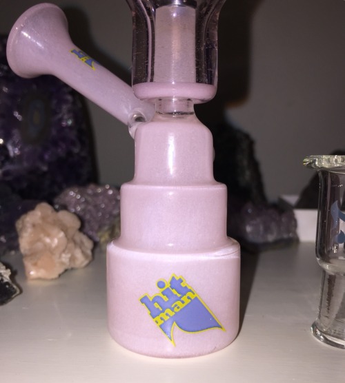 bakedloaf: bakedloaf:  bakedloaf:   bakedloaf:   FOR SALE: Pink Cadillac hitman cake rig, 10mm male joint, used only a handful of times. The rozay dome in these pictures was custom made for this rig so I’d like to sell them together.  Asking 跌 +