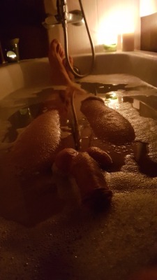 h-a-p-p-y-81:  Night romantic  bath 🚿🛀