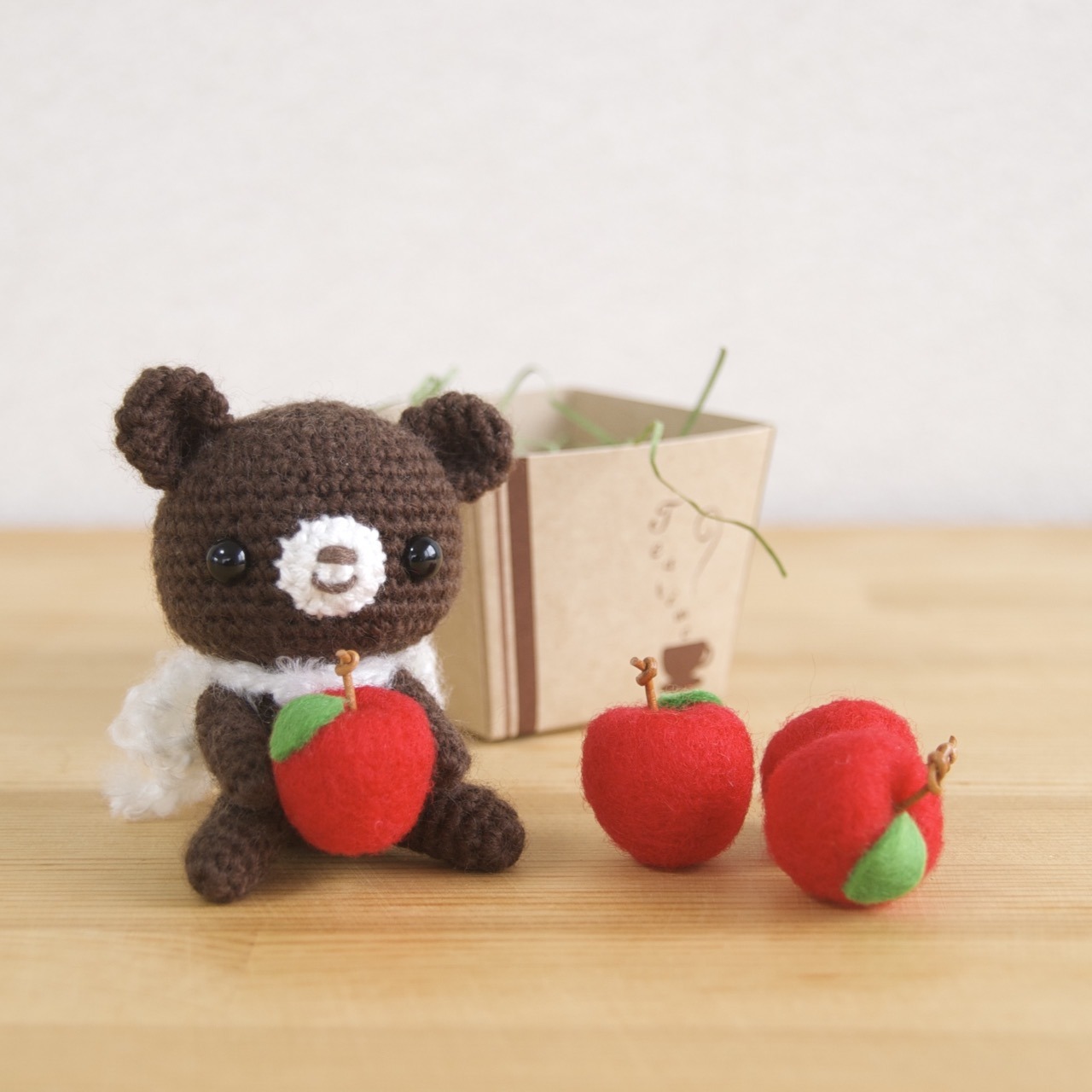 omakeno:  🐻🍎🐰🍎