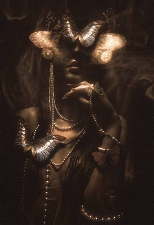 beautifulbizarremagazine: What an impressive artwork by Federico Bebber called “Insect Queen&r