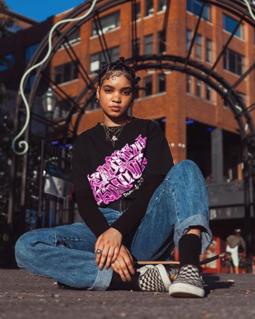 Betty . . . . . . . #Bettyboop #Betty #streetphotography #urbanfashion #nyc #skateboard #skatergirl 