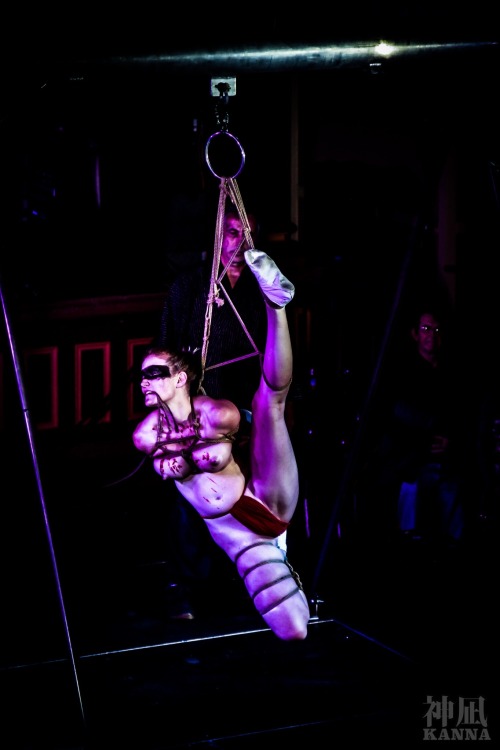 123avalon:  Performance OZ Kinkfest, Melbourne - Model: Jenna - Rope:Avalon - Photo: Nawashi Kanna