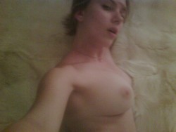 celebsnudehd:  Scarlett Johansson nude pic leaked  