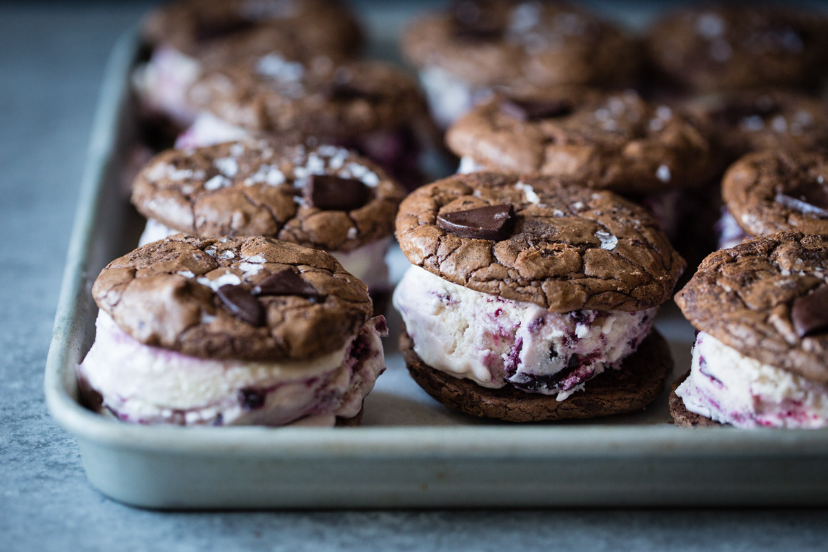 sweetoothgirl:    roasted cherry ice cream sandwiches with salted double chocolate