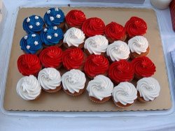  @AnnaBanks: 4th of July cupcakes for Joran&rsquo;s sisters and their friends.  