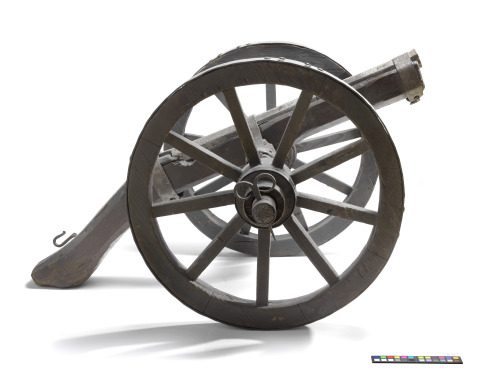 A Tarras Cannon on a two-wheeled cannon,OaL: 35.4 in/90 cmBarrel Length: 22.9 in/58.1 cmHeight: 21.7