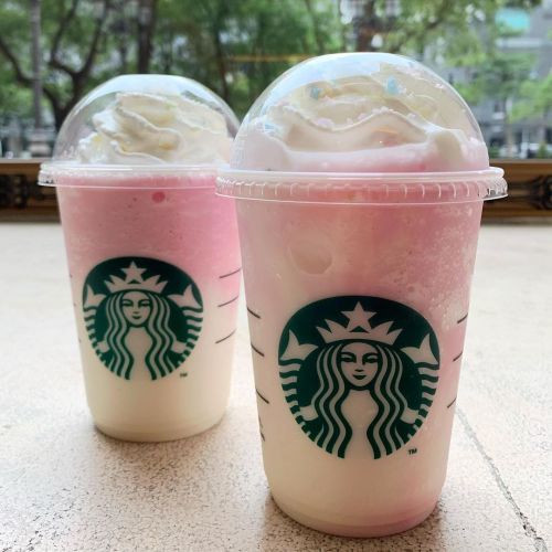 兩個大男生來喝 #粉紅夢幻星冰樂 （在 星巴克松仁門市） www.instagram.com/p/CbzJ8ZMP_Pz/?utm_medium=tumblr