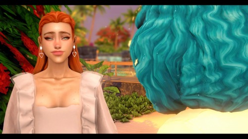 Stella met a babe, Nicole. she also lives on Sulani 