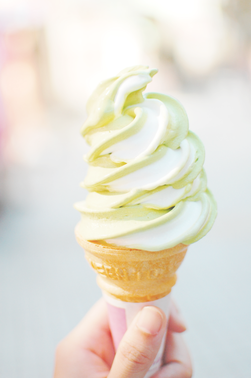 ryuuo:green tea/vanilla ice cream by nadine