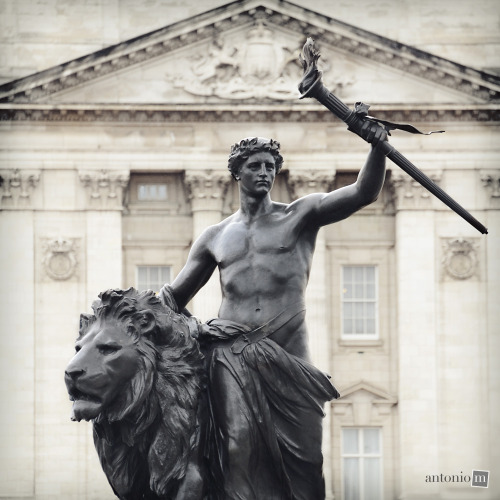 antonio-m: Progress,Victoria Monument, London As seen while out and about in London today.