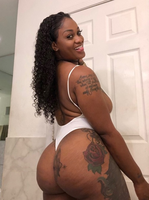 thicksexyasswomen:  Layin Up @thicksexyasswomen 