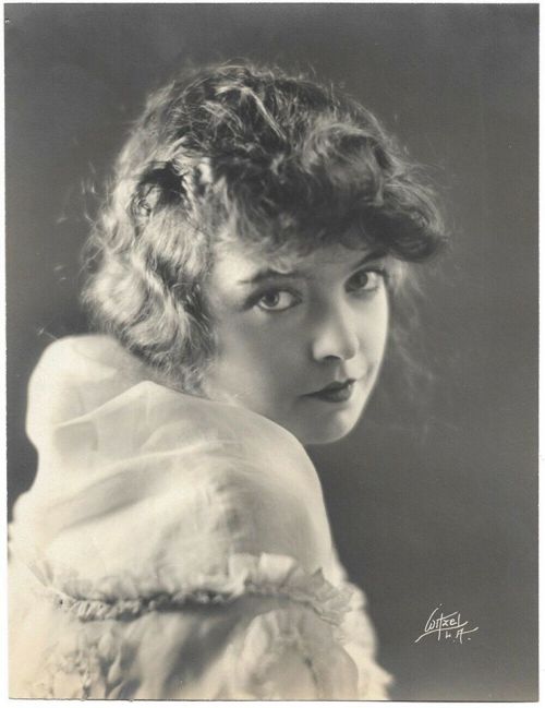 Lillian Gish - 1919https://painted-face.com/