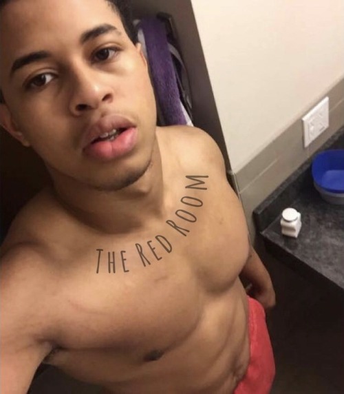 ultrajaystud:  chocolategeek:  dubtheseniggas:  isn’t he gay or DL?  Very nice👅👅👅  Sexy thick  Look at that body 😍😍😍