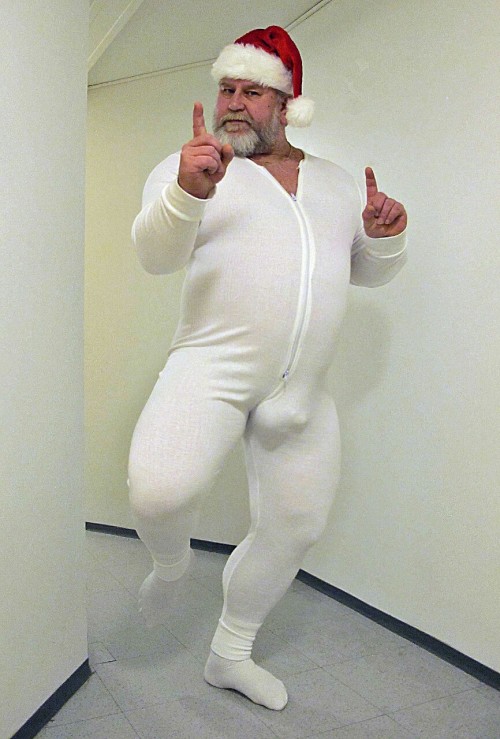 welshboyfordaddy: Almost time for Santa to cum!