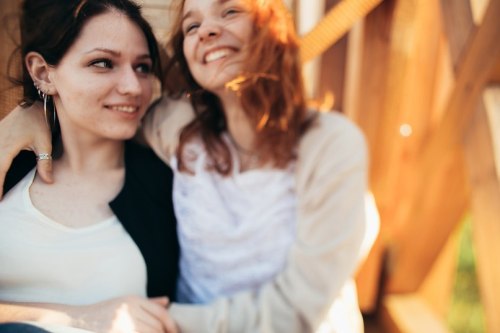 girl kissing girl