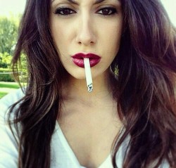 sexysmokingbabes18:  Sexy Smoking Babe 