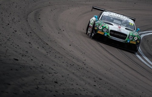 viper-motorsports: With their N°31 Bentley Continental GT3 skirting the rubber accumulating arou