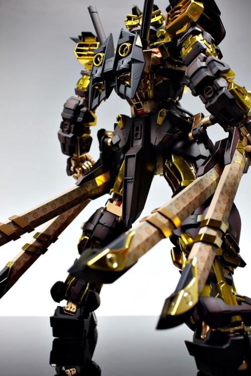 coma-wight:  Louis Vuitton Gundam Model by Club S 