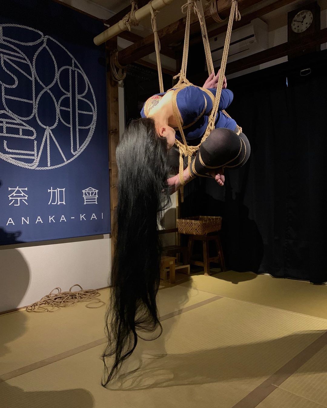 justscreenshots:Kinbaku &amp; Photo Naka AkiraModel Shizuki Iroha