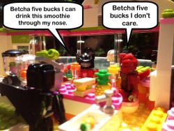 the-starhorse:  Round two of a day on Kreon Street. I frankly don’t care about anything right now except taking stupid photos of my robots and their dining establishments. XD