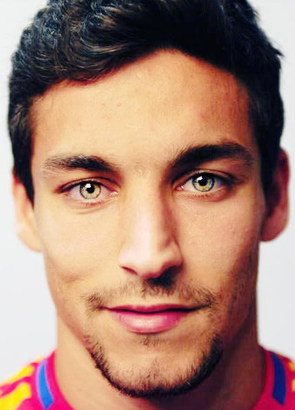 tumblinwithhotties:  Soccer player Jesús Navas - *le swoon* 