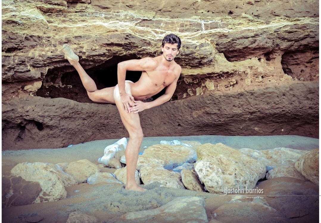 alekzmx:  hombresdesnudo2:  Matías Santos!!!  gorgeous argentinian dancer Matias